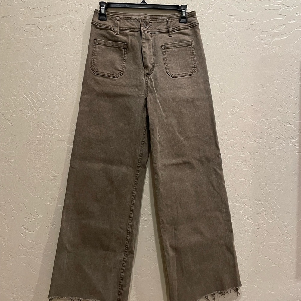 Brown Front Pocket Straight Leg Raw hem Jeans size Large